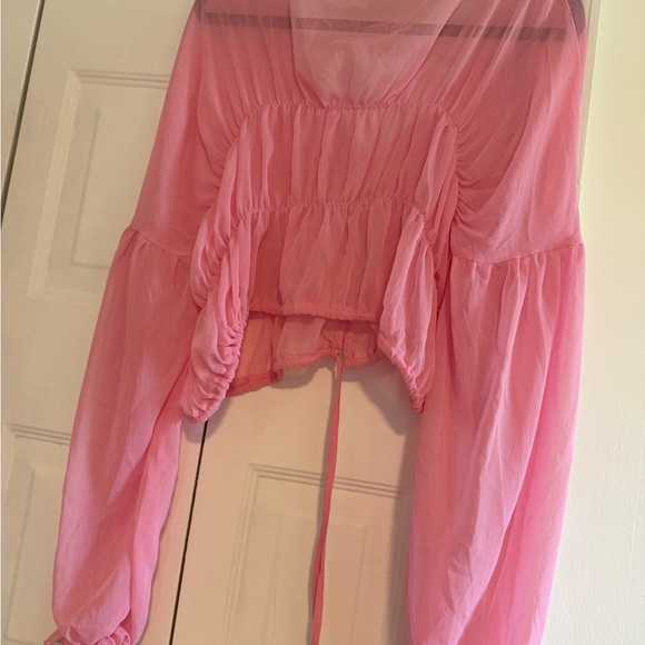 Elegant Pink Ruffled Blouse - Picture 4 of 4